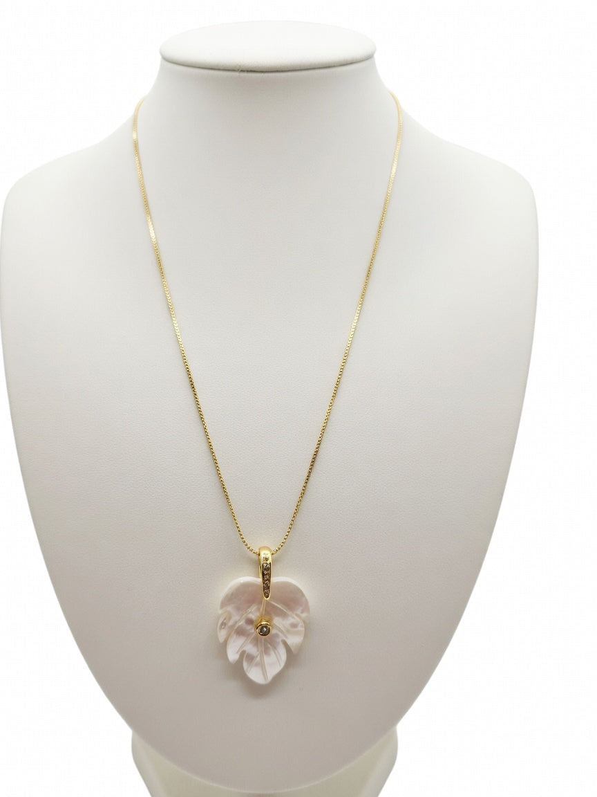 Isla Bonita Monstera Necklace